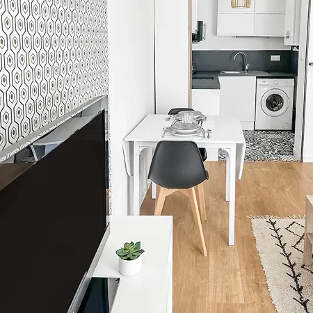 Lumineux, Wi-fi Et Parking Prive Appartement